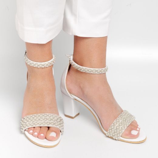 Comfortable pearl wedding sandals for bride