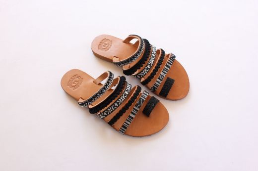 Picture of Woman leather sandals black and white