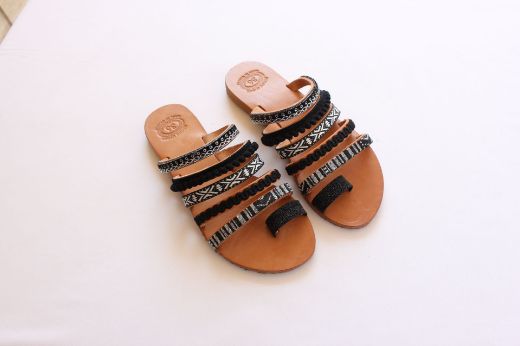 Picture of Woman leather sandals black and white