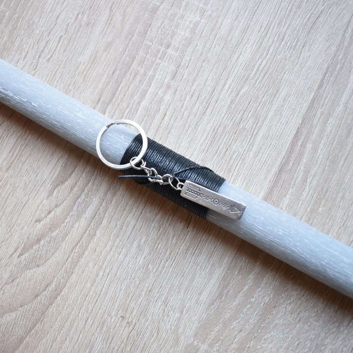 πασχαλινή λαμπάδα για άντρες μπρελόκ βέλος