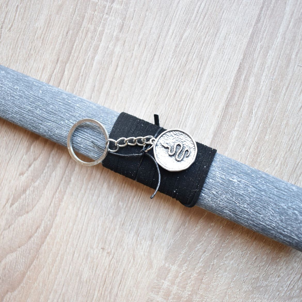 αντρική πασχαλινή λαμπάδα μπρελόκ φίδι