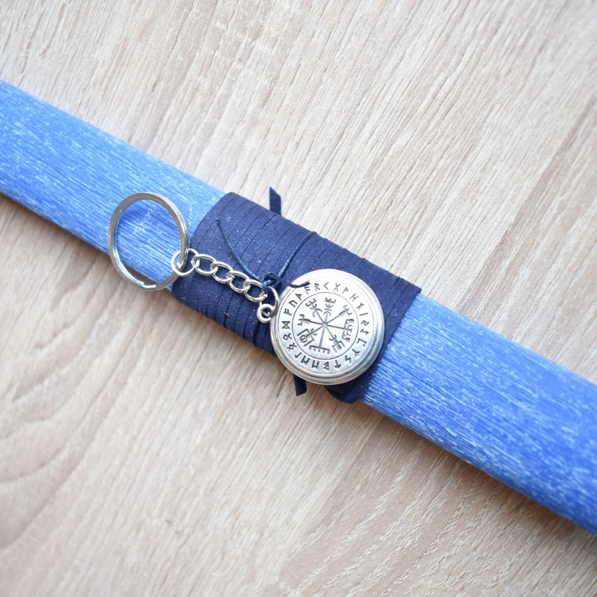 πασχαλινή λαμπάδα για άντρες μπρελόκ πυξίδα