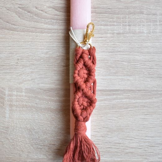 γυναικεία λαμπάδα με διακοσμητικό μακραμέ μπρελόκ