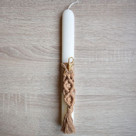 woman's lampathes with macrame keychain