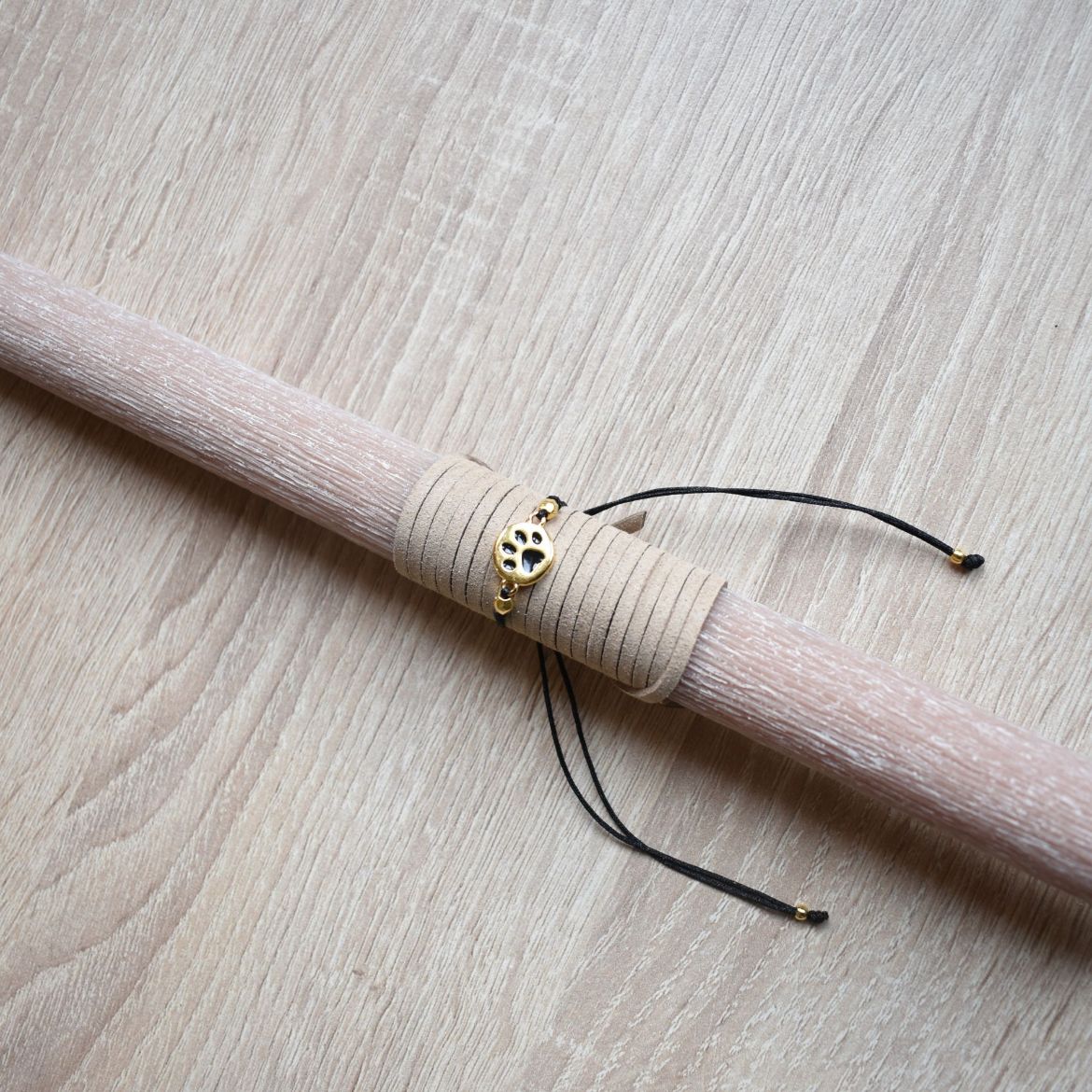 γυναικείες πασχαλινές λαμπάδες με βραχιόλι πατουσάκι σκύλου