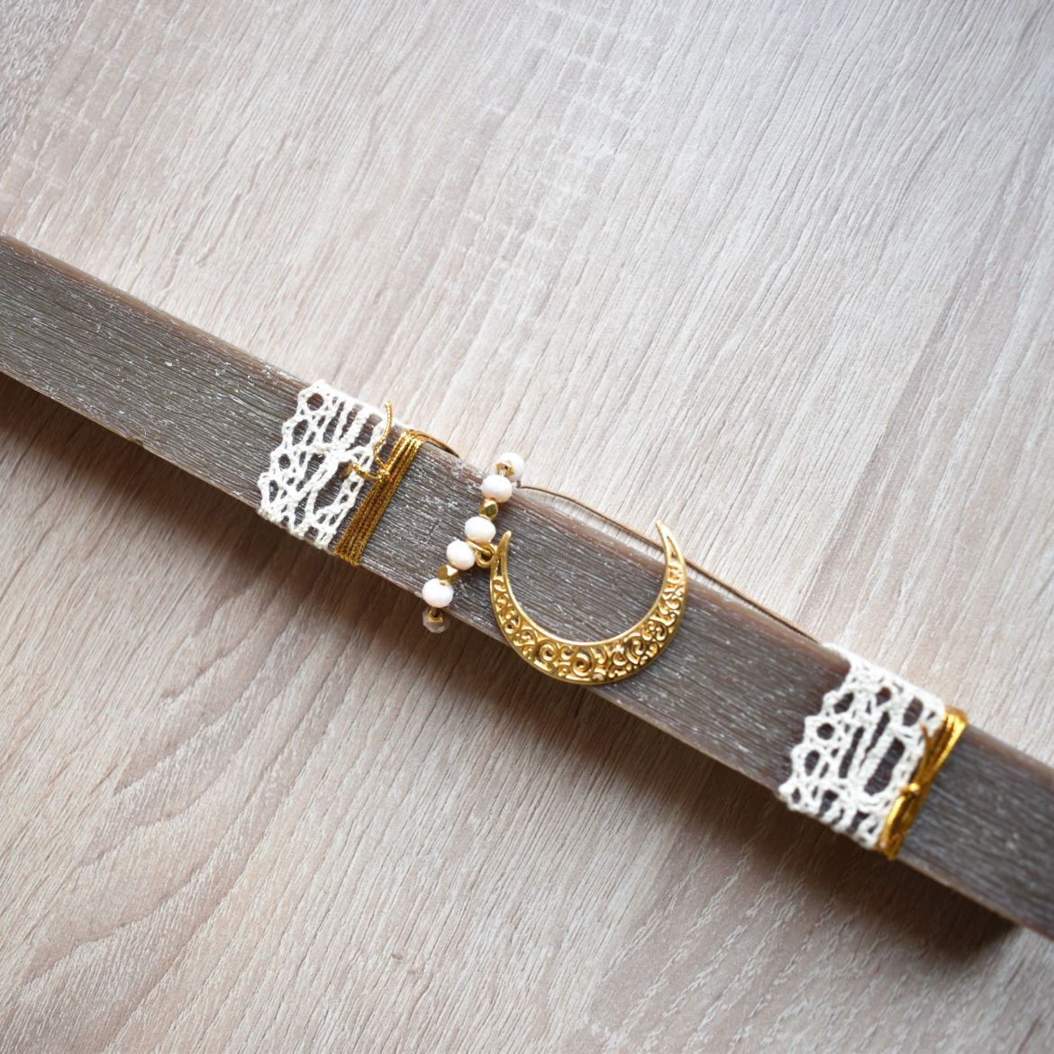 λαμπάδες για γυναίκες με κολιέ φεγγάρι