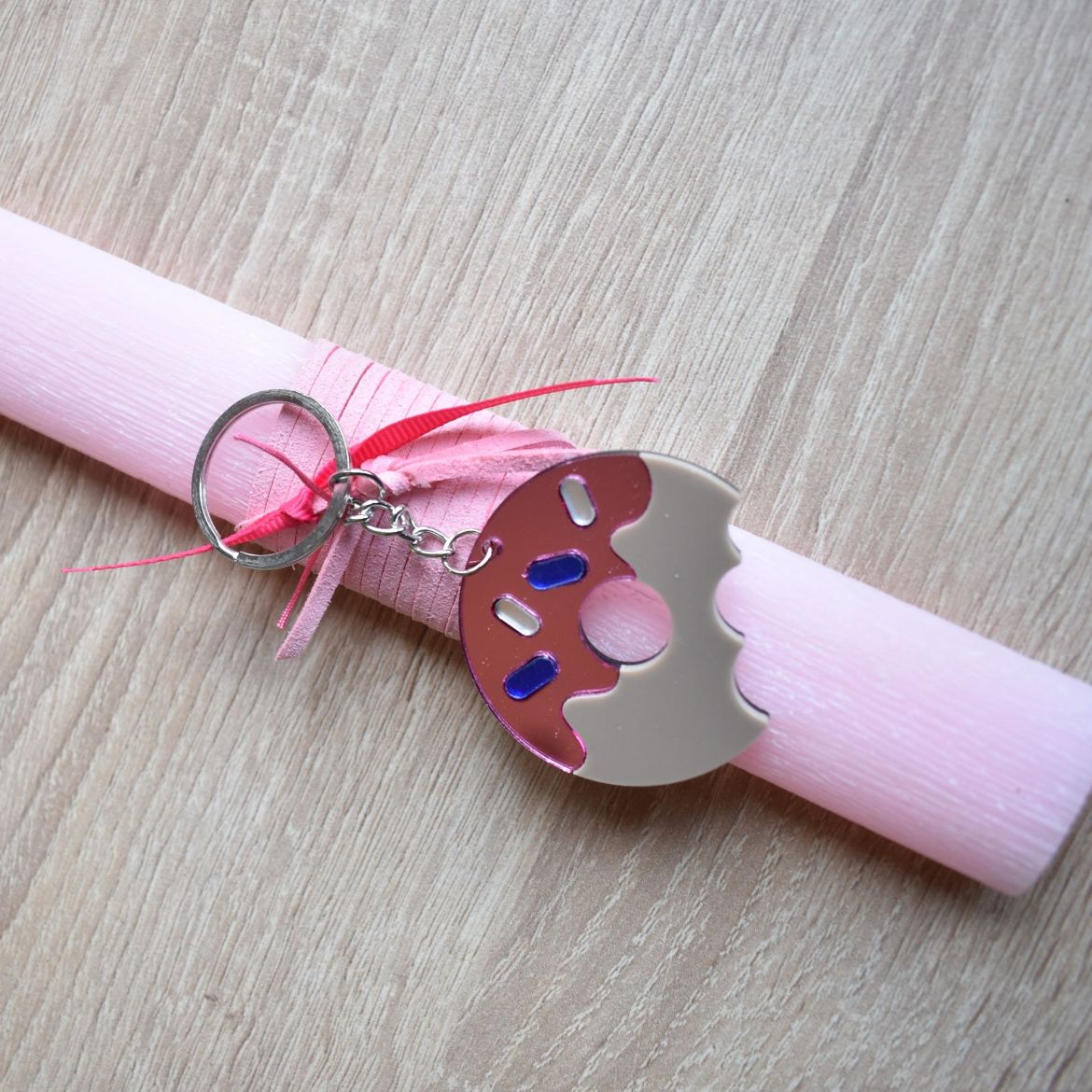 λαμπάδες γυναικείες με μπρελόκ ντόνατ