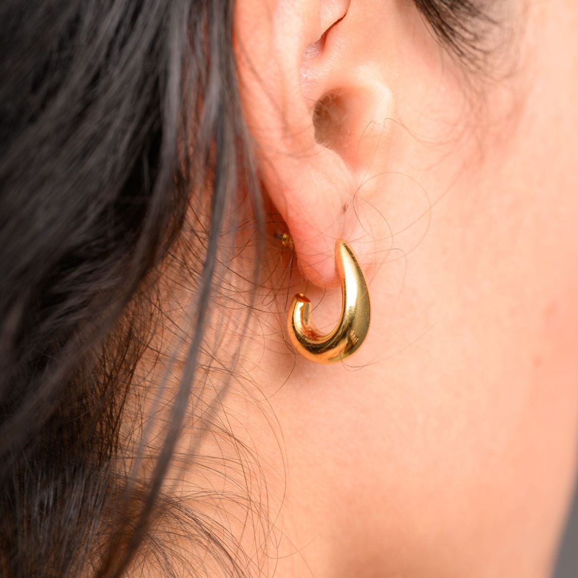 Picture of Gold open hoop earrings small