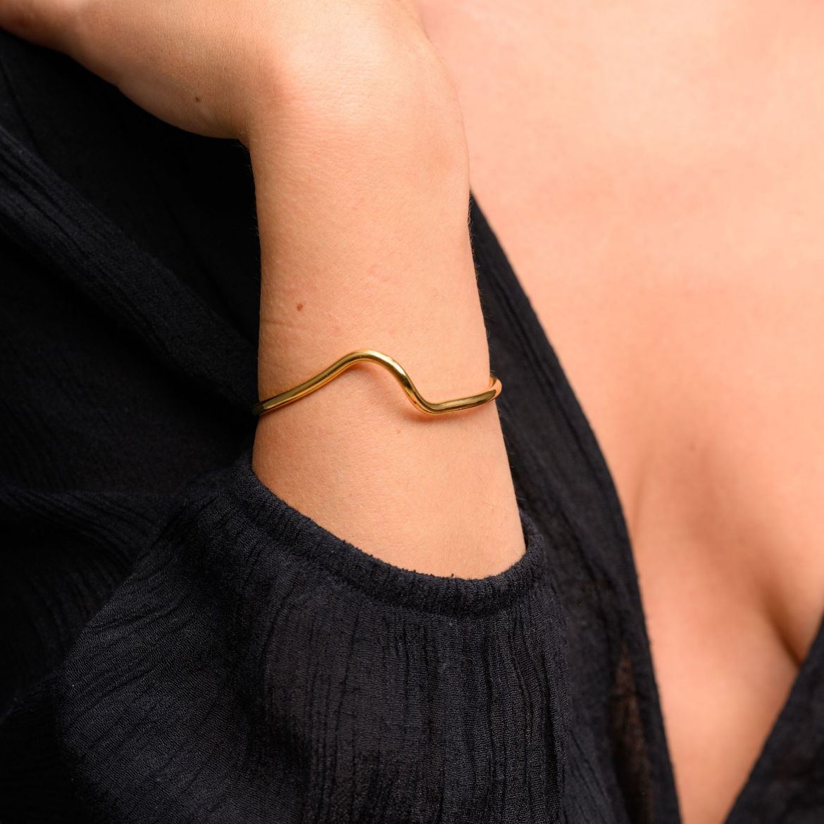 Picture of Gold wave cuff