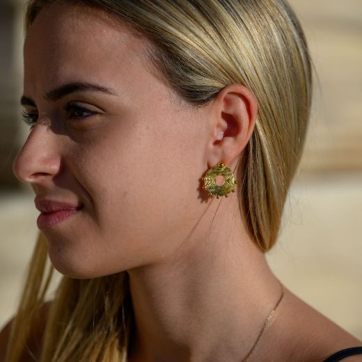 Εικόνα της Σκουλαρίκια έθνικ με μεγάλες γράνες με καρφί τιτανί επίχρυσα