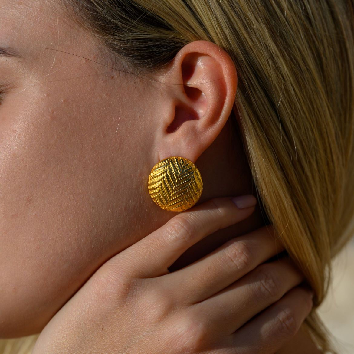 Picture of Gold large round studs