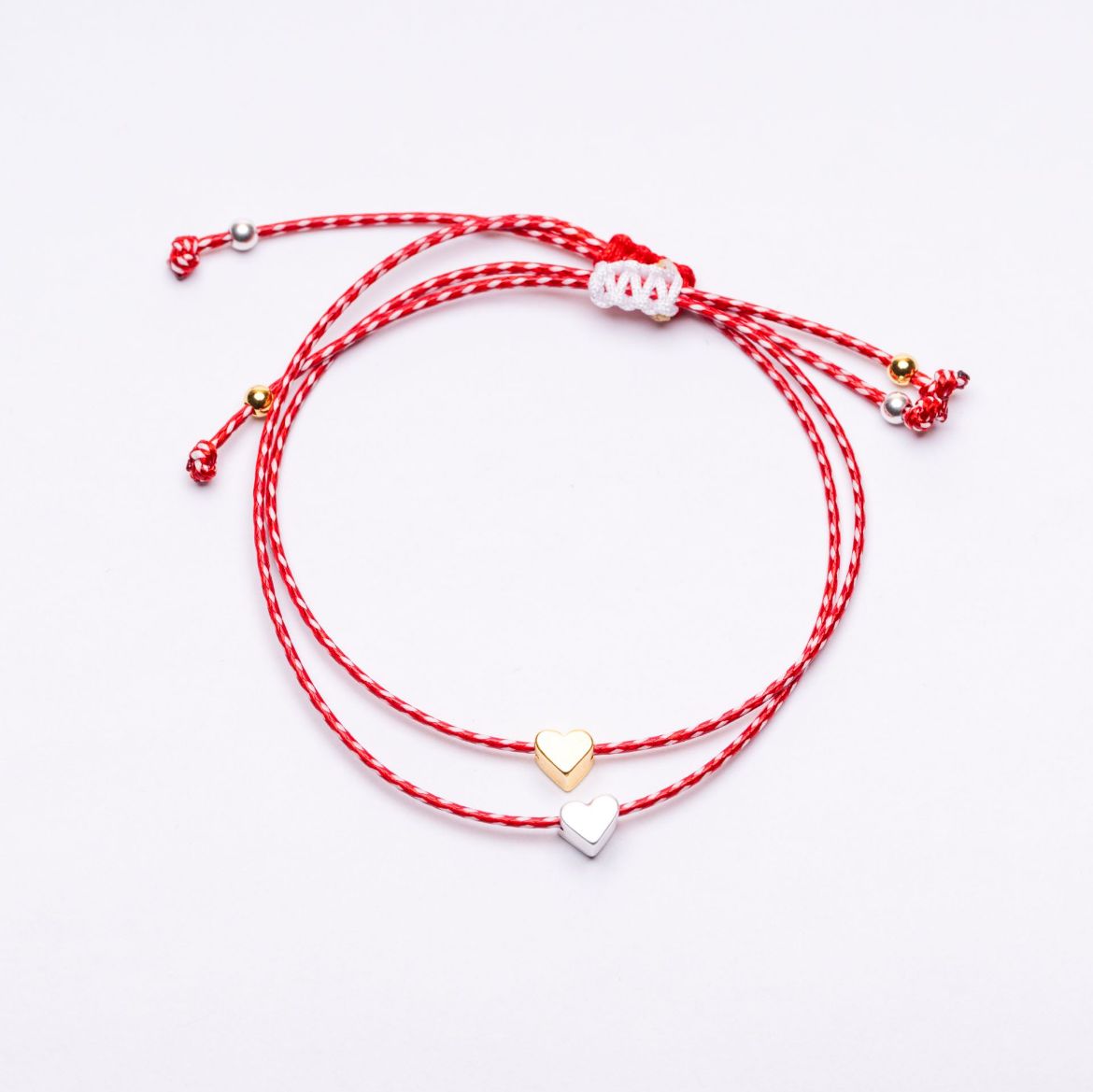 Μαρτάκι κόκκινο-λευκό κορδόνι με καρδιά – ελληνικό μαρτάκι άνοιξης