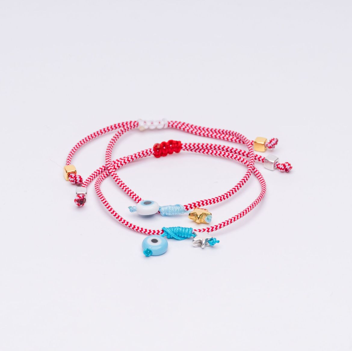 Μαρτάκι κόκκινο-λευκό κορδόνι με μοτίβο αστέρι – ελληνικό μαρτάκι άνοιξης