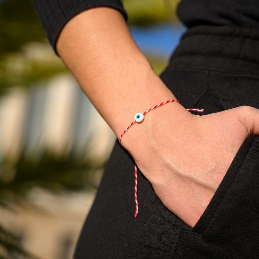 Μάρτης κόκκινο-λευκό με χάντρα – μαρτάκι minimal για άνοιξη