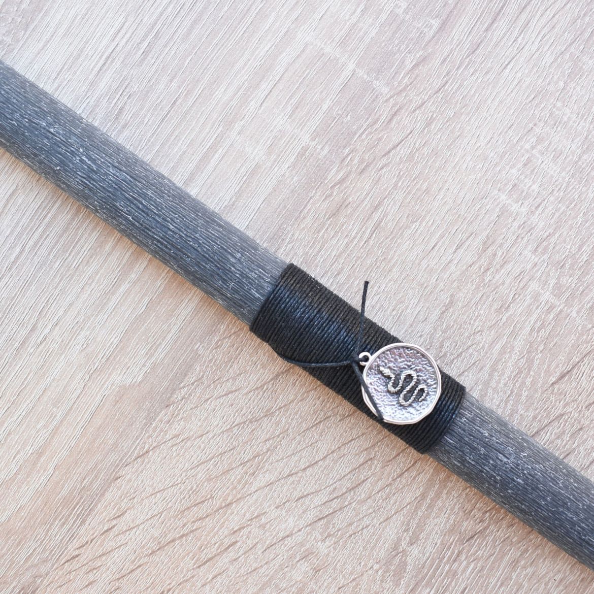 λαμπάδες ανδρικές με διακοσμητικό φίδι