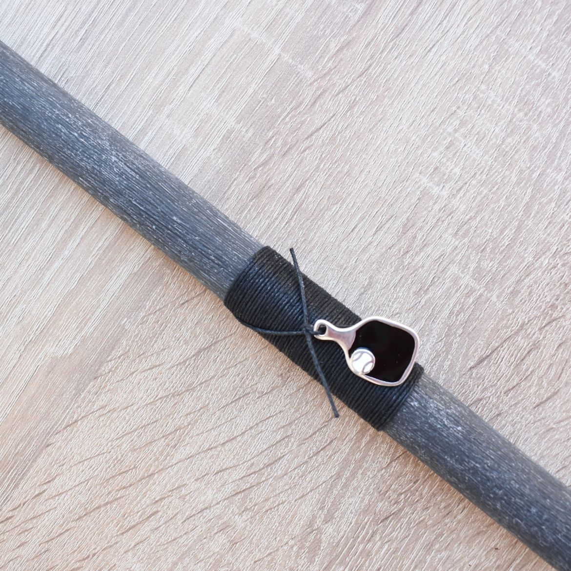 αντρική λαμπάδα με διακοσμητική ρακέτα