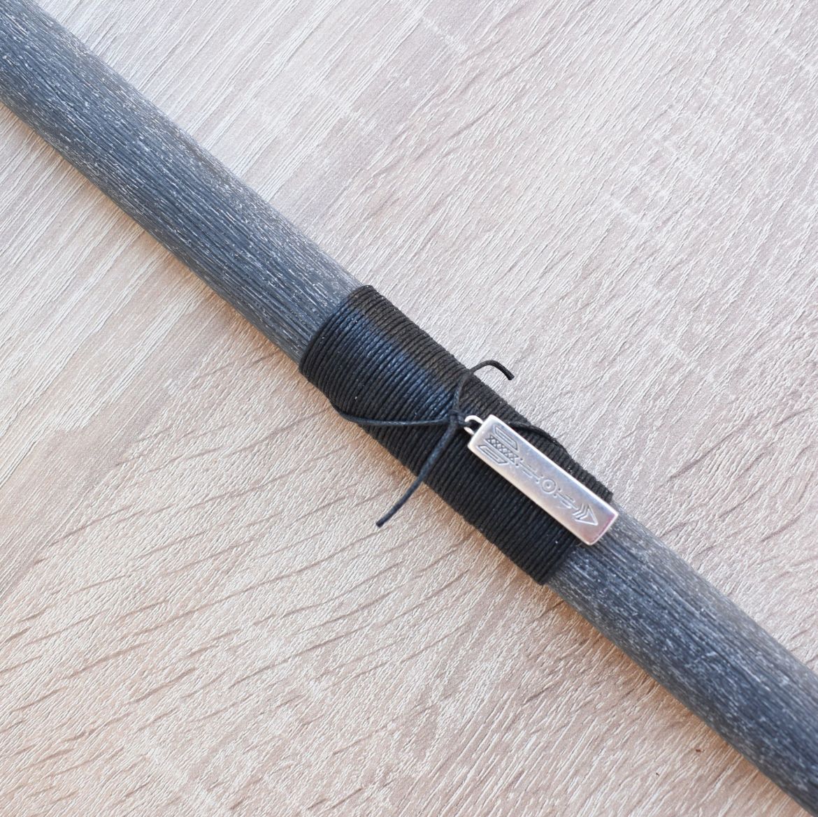 λαμπάδα για άντρες με μεταλλικό βέλος