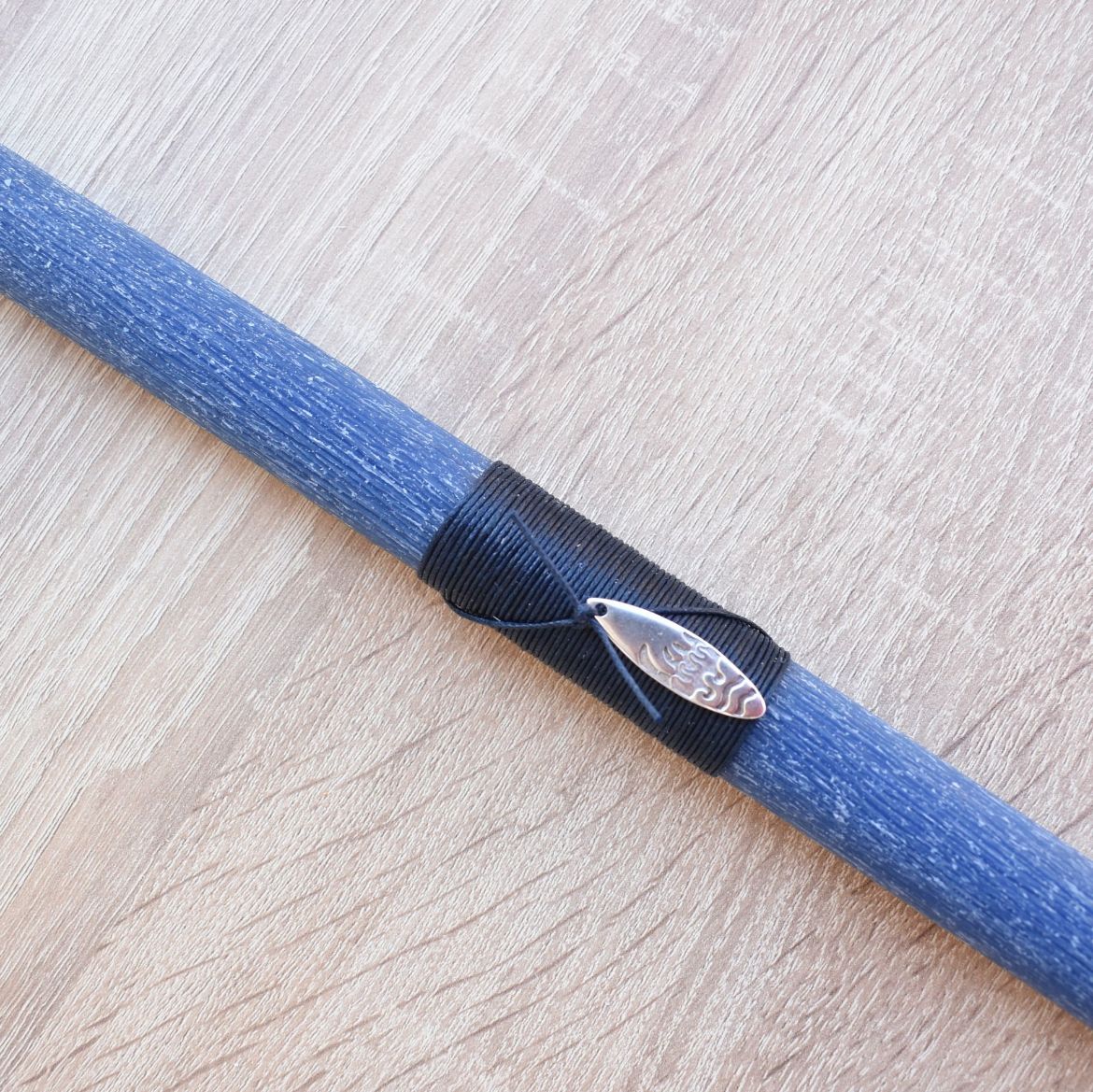 πασχαλινή λαμπάδα για άντρες με σανίδα surf