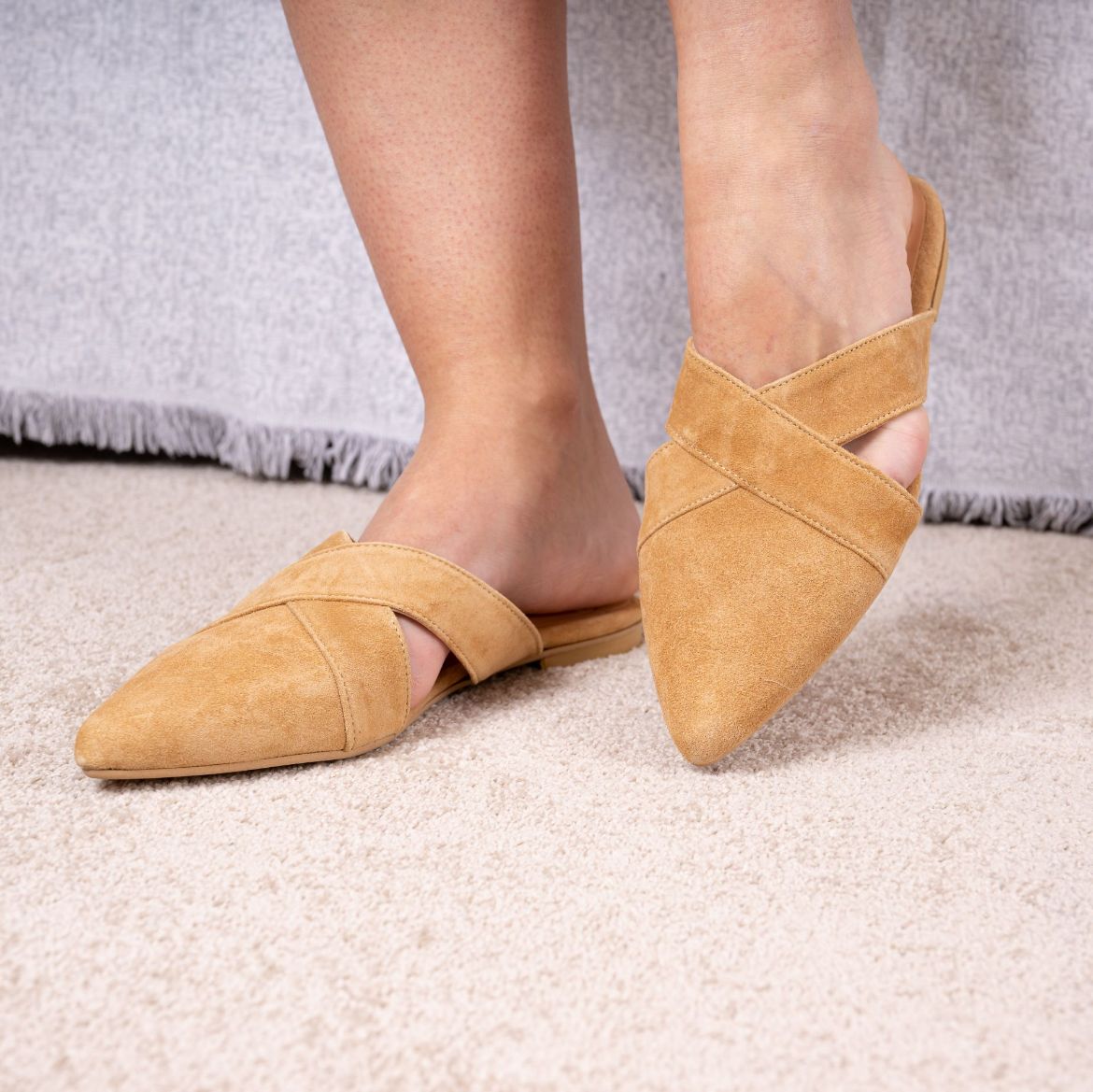 Picture of Beige mules suede 