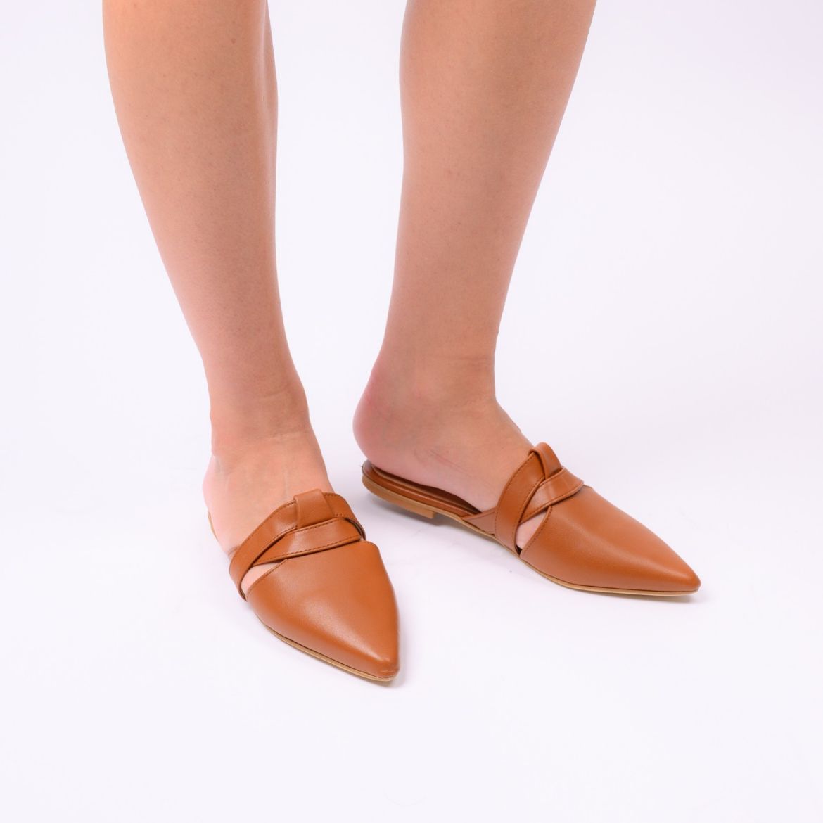 Picture of Woman mules tobacco