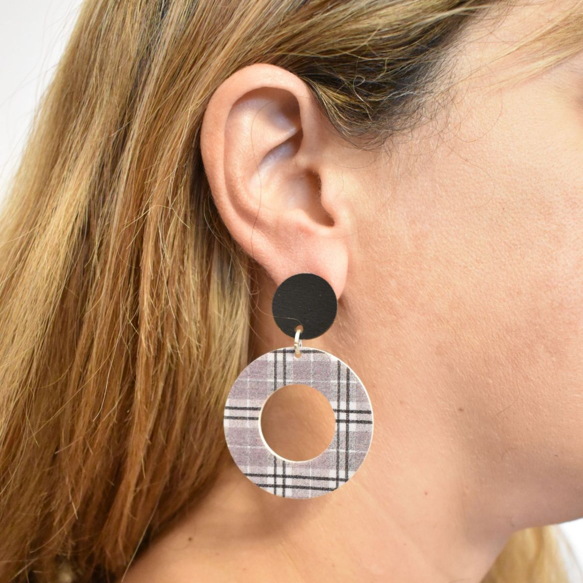 Picture of Stud earrings with two circles black