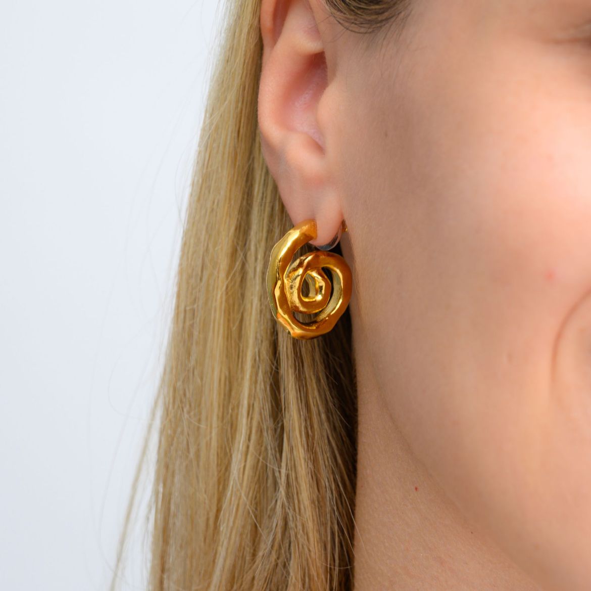 Εικόνα της Σκουλαρίκια σπείρα επίχρυσα