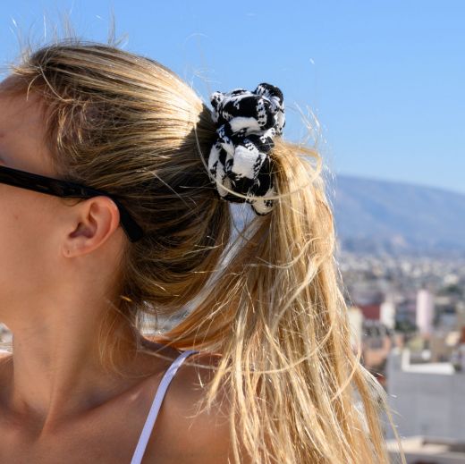 Εικόνα της Καρό λαστιχάκι μαλλιών scrunchie ασπρόμαυρο