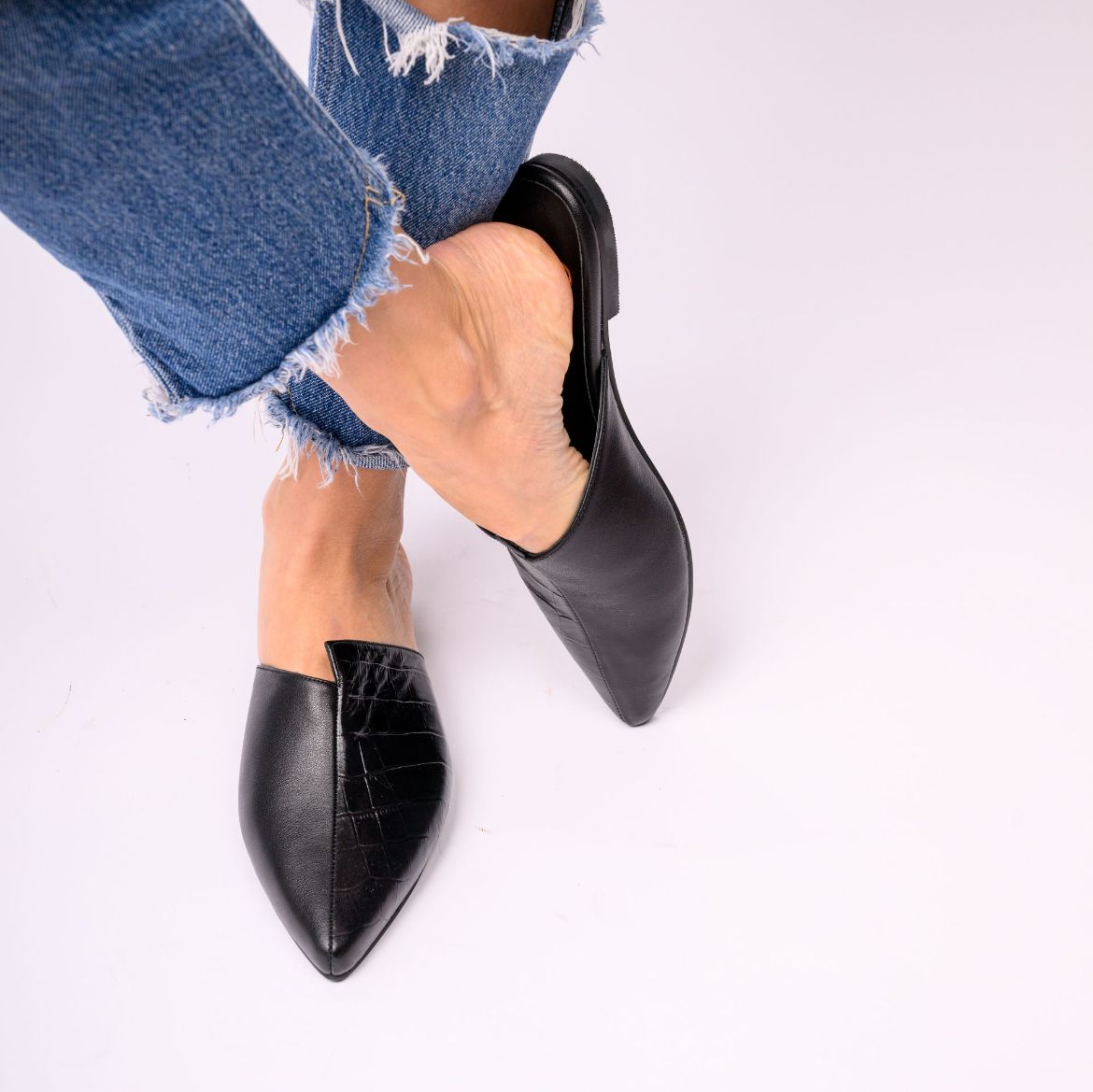 Picture of Black mules leather flat