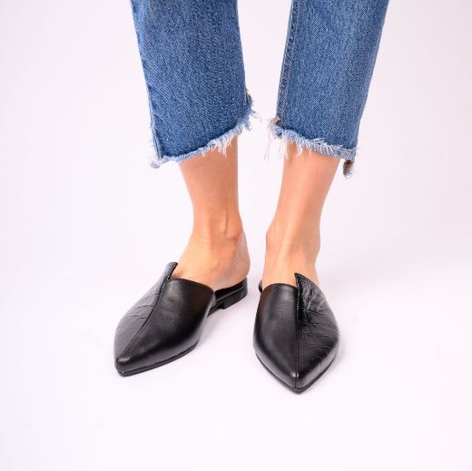 Picture of Black mules leather flat