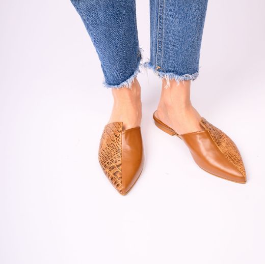 Picture of Mules tobacco leather flat