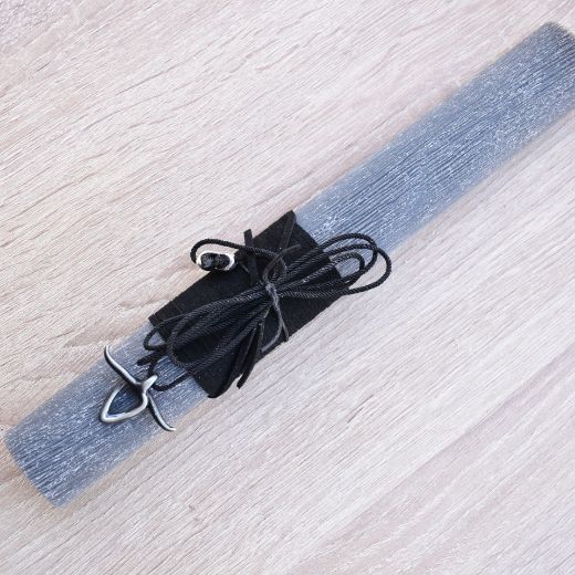 ανδρικές λαμπάδες σε σκούρο χρώμα με μεταλλικό κόσμημα ταύρος, λαμπάδα ανδρική για άντρα