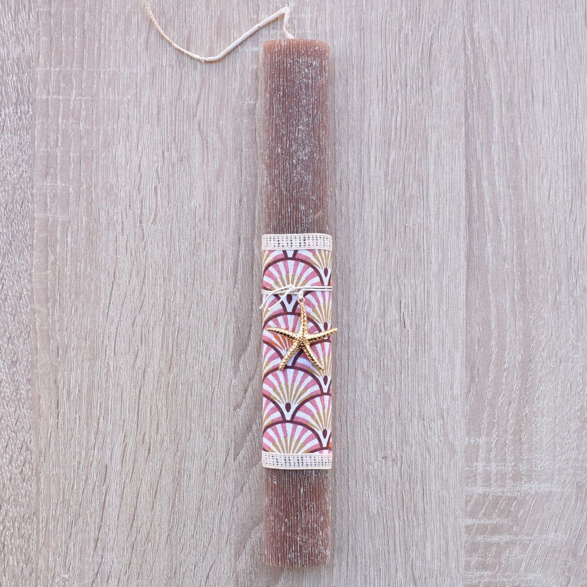 μπεζ γυναικεία λαμπάδα με κόσμημα αστερίας σε καλοκαιρινό ύφος, λαμπάδες για γυναίκες