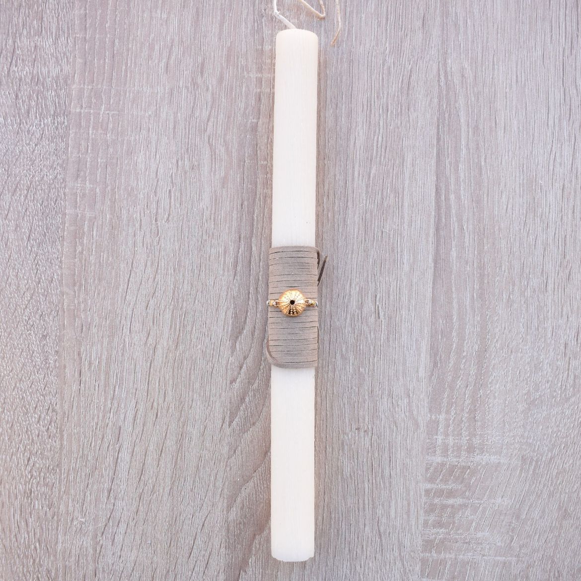 μπεζ γυναικεία λαμπάδα με βραχιόλι αχινό σε καλοκαιρινό ύφος, λαμπάδες για γυναίκα