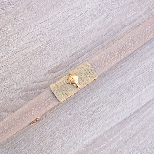 γυναικείες πασχαλινές λαμπάδες σε μπεζ χρώμα με κόσμημα κοχύλι, λαμπάδα για γυναίκα