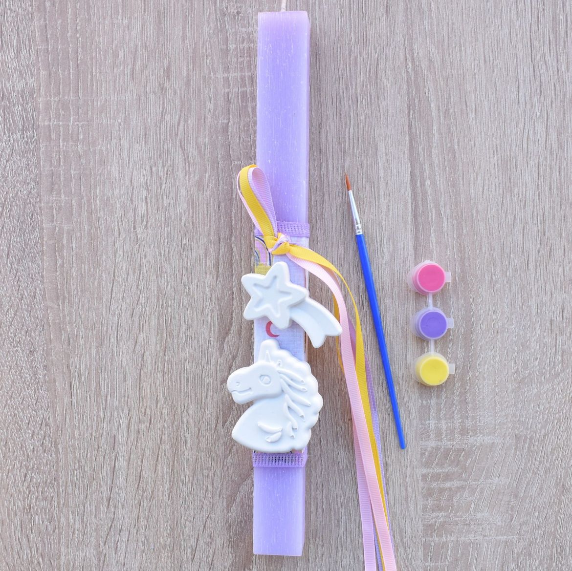 λιλά λαμπάδα για κορίτσι με διακοσμητικό μονόκερο σε παραμυθένιο ύφος, λαμπάδες κοριτσίστικες