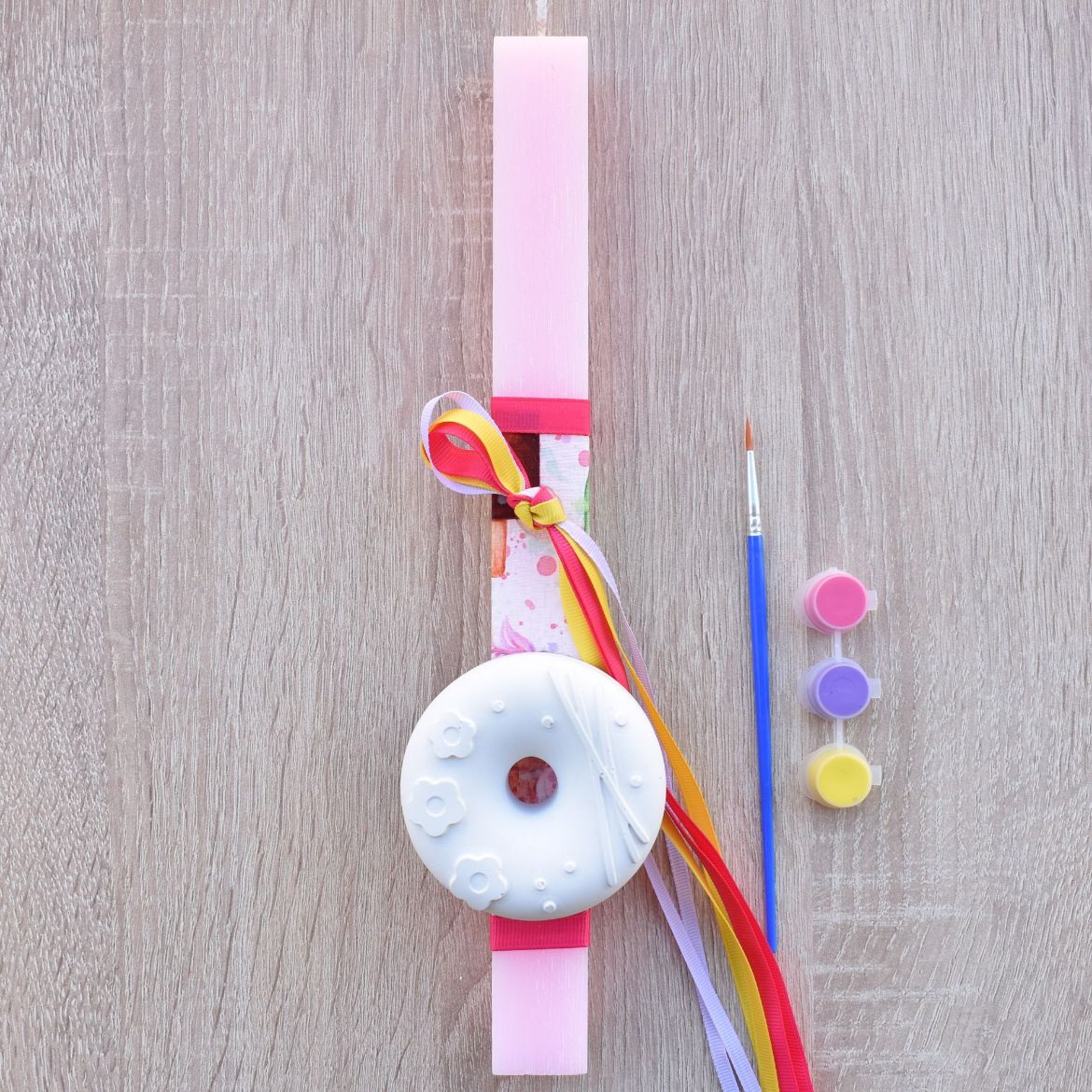 ροζ λαμπάδα κορίτσι με διακοσμητικό donut σε χαριτωμένο ύφος, λαμπάδες κοριτσίστικες