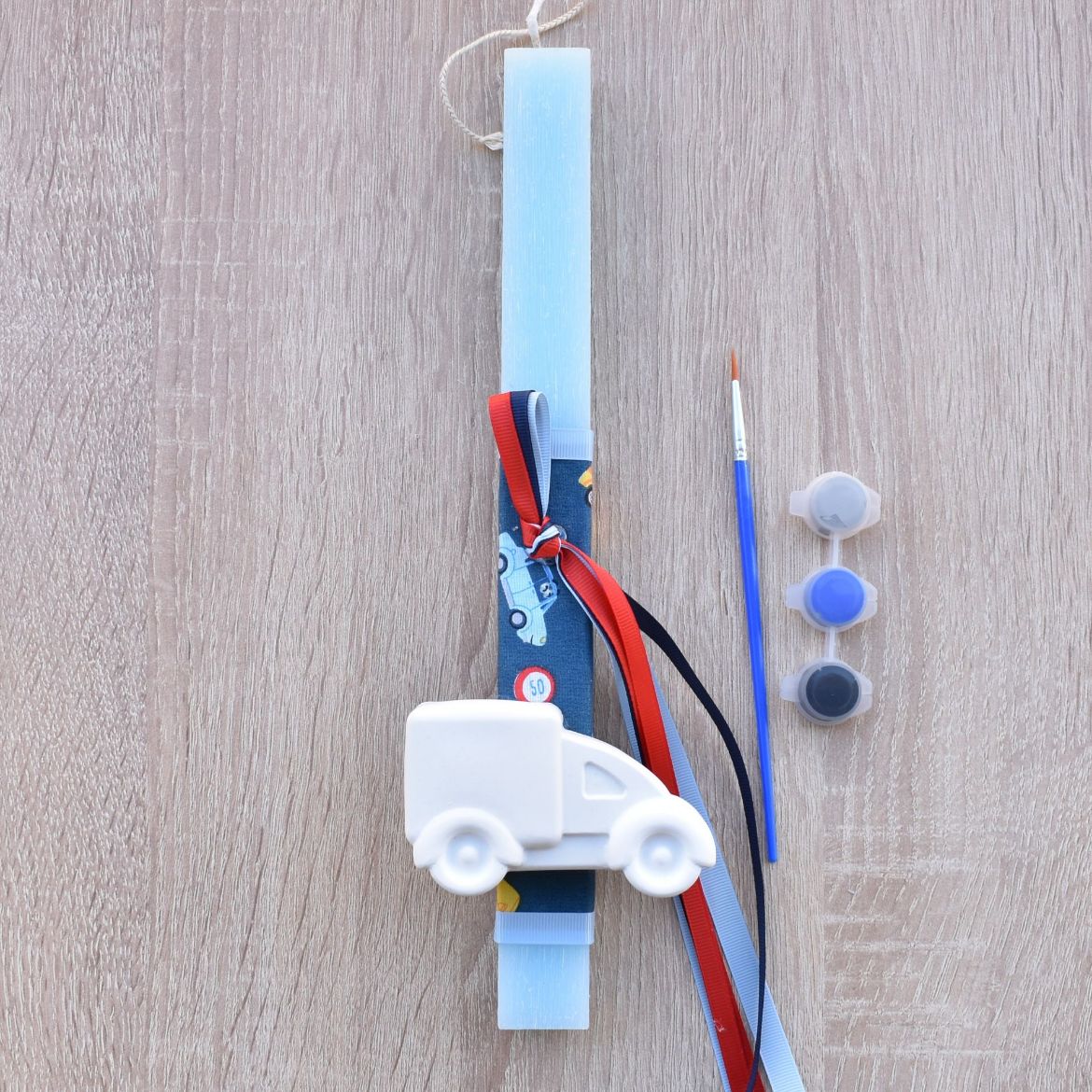 μπλε λαμπάδα για αγόρι με διακοσμητικό φορτηγό σε παιδικό ύφος, λαμπάδες για αγόρια