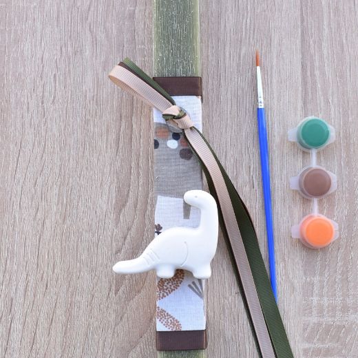 πρωτότυπες λαμπάδες για αγόρια σε πράσινο χρώμα με θέμα δεινόσαυρος, παιδικές λαμπάδες για αγόρια