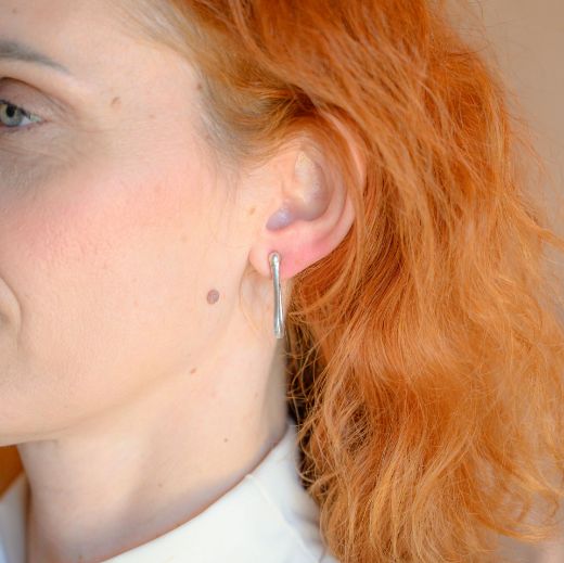 Εικόνα της Odelia – ανοιχτά έθνικ σκουλαρίκια σε ασημί