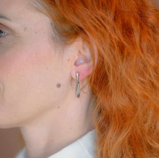 Εικόνα της Odelia – ανοιχτά έθνικ σκουλαρίκια σε ασημί