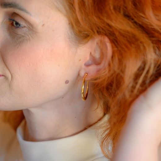 Εικόνα της Solene – μεγάλοι bold κρίκοι σε χρυσό
